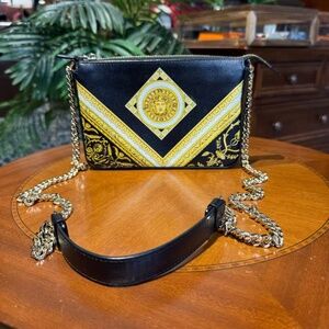 N16 Slightly Used Gianni Versace Black Leather Chain Bag 20CM